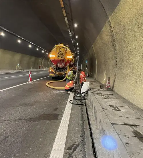 长垣隧道排水渠清淤